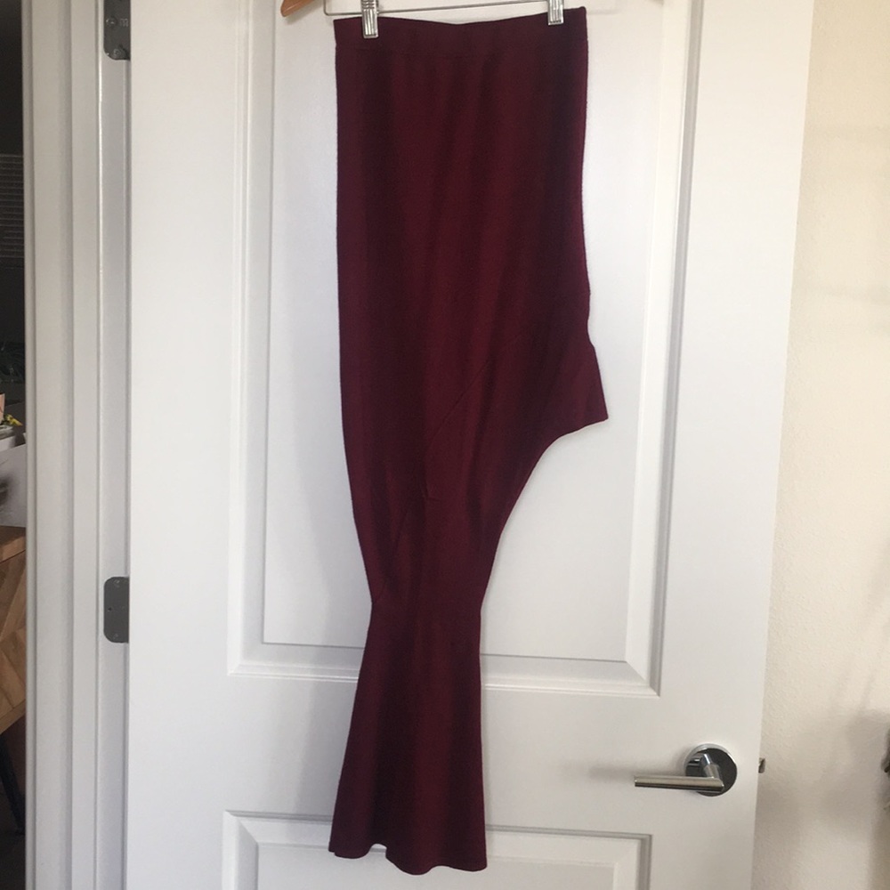 Never been worn tight skirt size medium.